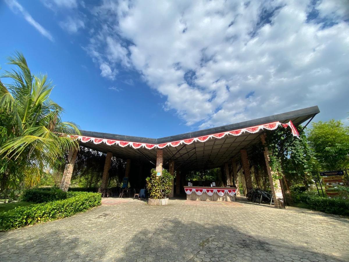 "D'Bamboo Kamp" Desa Wisata Ekang Lagoi Kültér fotó