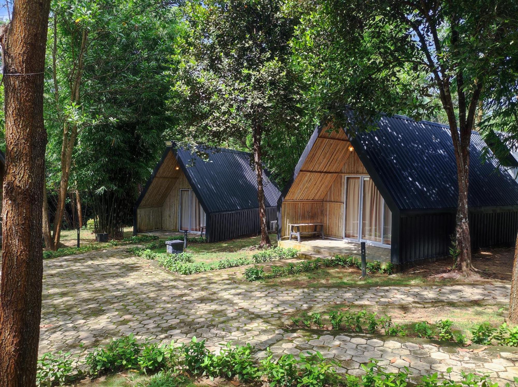 "D'Bamboo Kamp" Desa Wisata Ekang Lagoi Kültér fotó