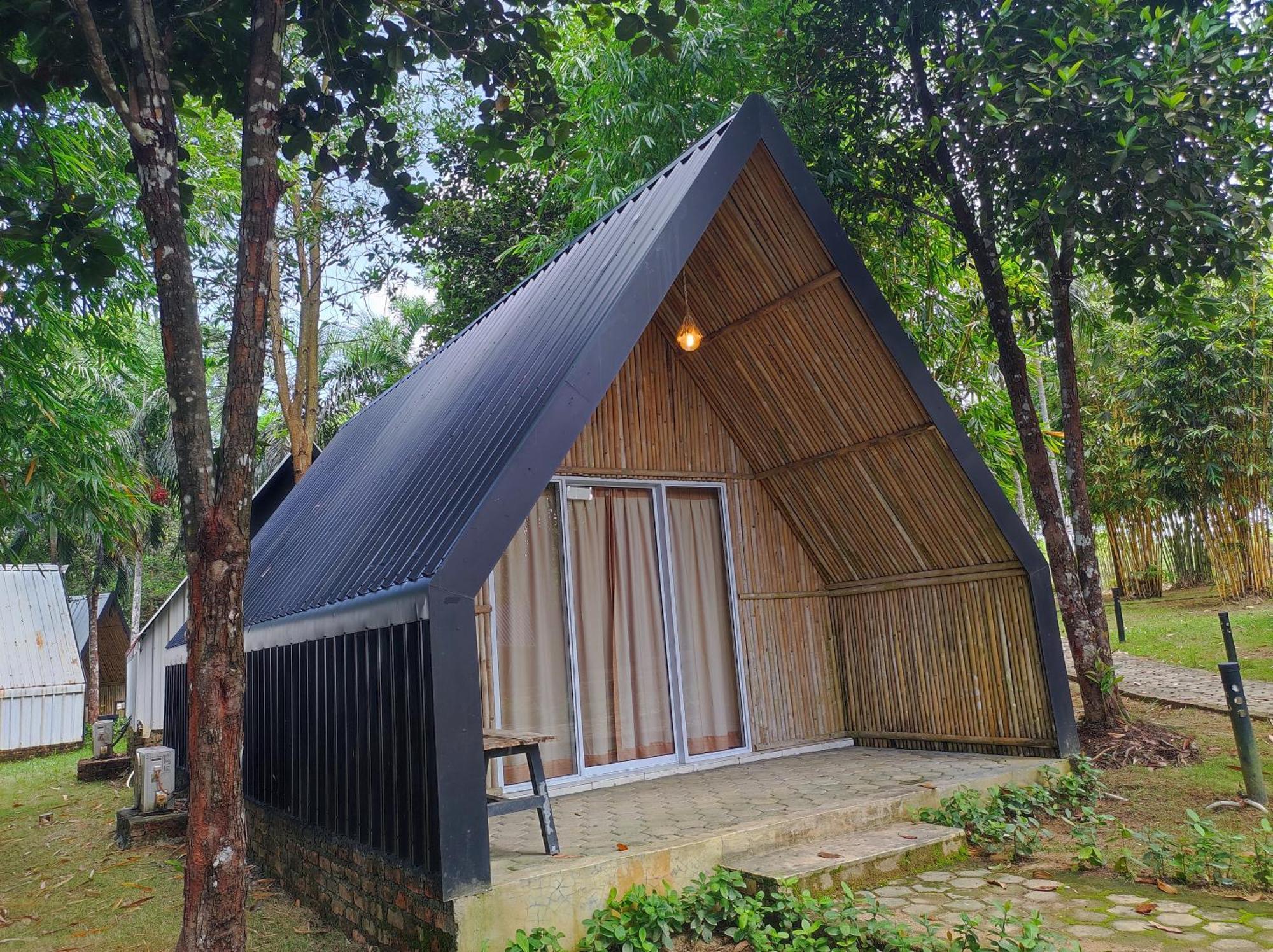 "D'Bamboo Kamp" Desa Wisata Ekang Lagoi Kültér fotó