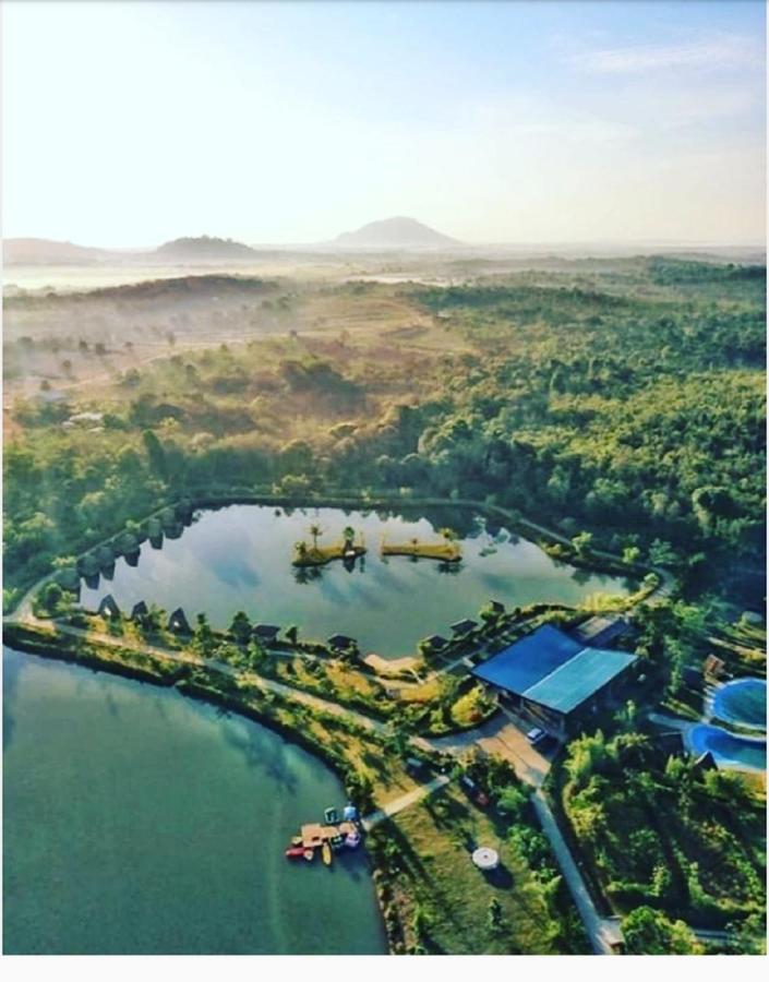 "D'Bamboo Kamp" Desa Wisata Ekang Lagoi Kültér fotó