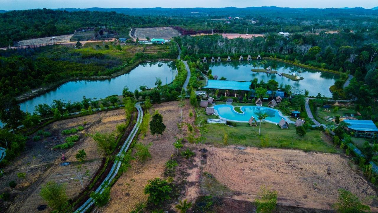 "D'Bamboo Kamp" Desa Wisata Ekang Lagoi Kültér fotó